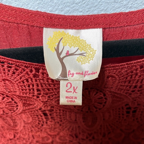 FIG & FLOWER brownish/red 3/4 sleeve w/lace detail blouse-size 2x - Picture 2 of 5